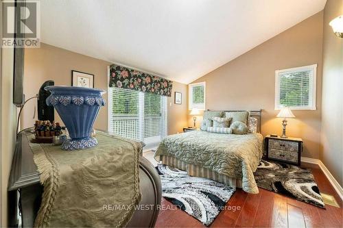 29 Milton Street, Tiny, ON - Indoor Photo Showing Bedroom