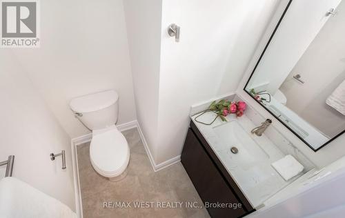 5239 Bushelgrove Circle, Mississauga, ON - Indoor Photo Showing Bathroom
