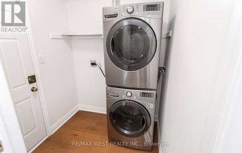 5239 Bushelgrove Circle, Mississauga, ON - Indoor Photo Showing Laundry Room