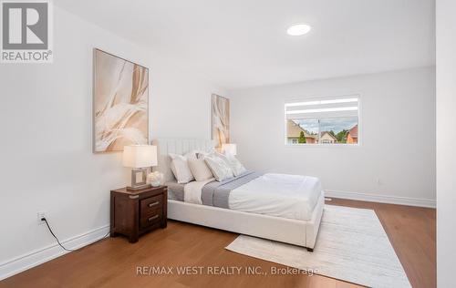 5239 Bushelgrove Circle, Mississauga, ON - Indoor Photo Showing Bedroom