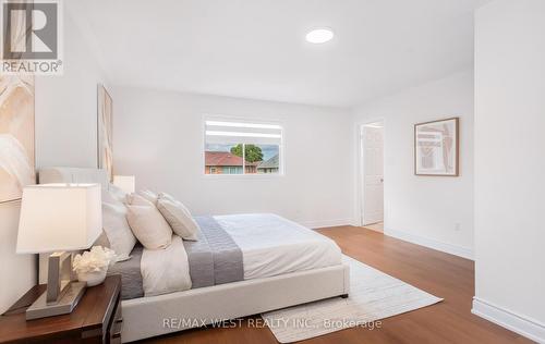 5239 Bushelgrove Circle, Mississauga, ON - Indoor Photo Showing Bedroom