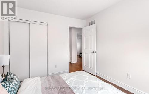 5239 Bushelgrove Circle, Mississauga, ON - Indoor Photo Showing Bedroom