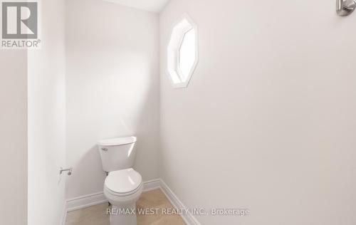 5239 Bushelgrove Circle, Mississauga, ON - Indoor Photo Showing Bathroom