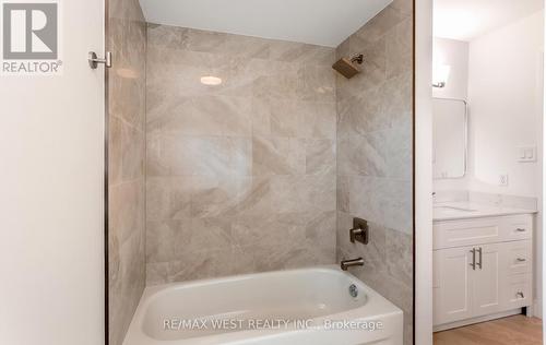 5239 Bushelgrove Circle, Mississauga, ON - Indoor Photo Showing Bathroom