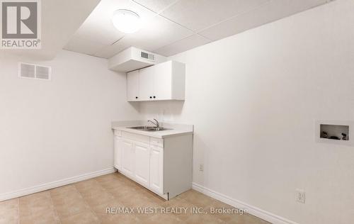 5239 Bushelgrove Circle, Mississauga, ON - Indoor