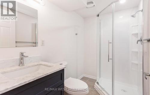 5239 Bushelgrove Circle, Mississauga, ON - Indoor Photo Showing Bathroom