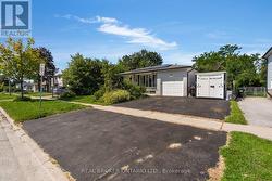 61 BERNICK DRIVE Barrie, ON L4M 5C1