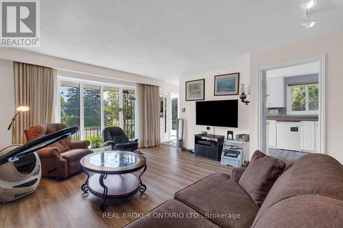 61 Bernick Drive, Barrie, ON - Indoor Photo Showing Living Room