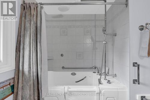 61 Bernick Drive, Barrie, ON - Indoor Photo Showing Bathroom