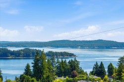 422 Battie Dr Ladysmith, BC V9G 1V4
