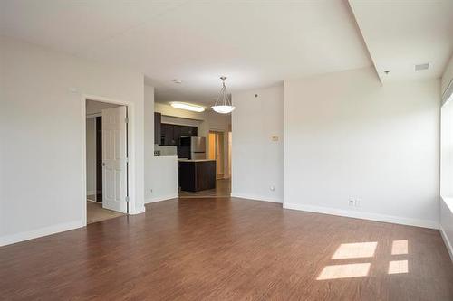 403-40 Shore St, Winnipeg, MB - Indoor