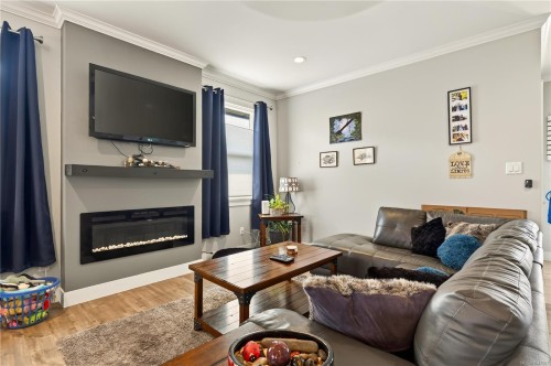 374 Shepherd Ave, Nanaimo, BC 