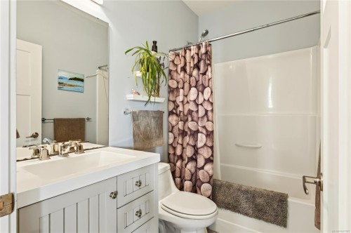 374 Shepherd Ave, Nanaimo, BC 