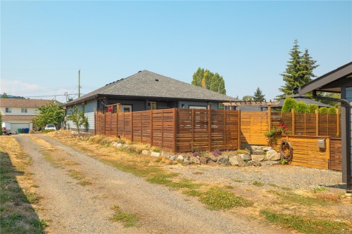 374 Shepherd Ave, Nanaimo, BC 