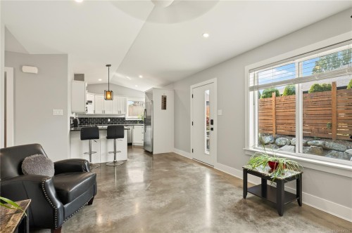 374 Shepherd Ave, Nanaimo, BC 