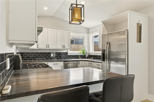 374 Shepherd Ave, Nanaimo, BC 