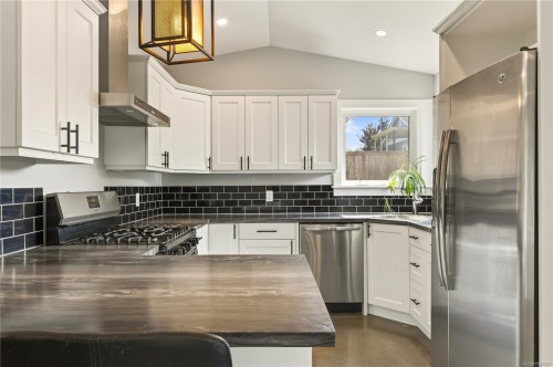 374 Shepherd Ave, Nanaimo, BC 