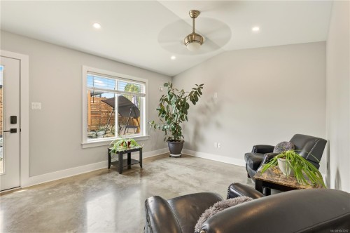 374 Shepherd Ave, Nanaimo, BC 
