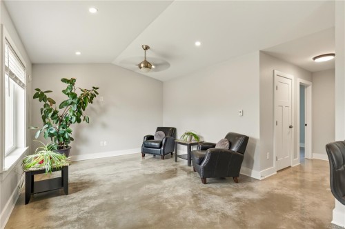 374 Shepherd Ave, Nanaimo, BC 