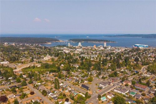 374 Shepherd Ave, Nanaimo, BC 