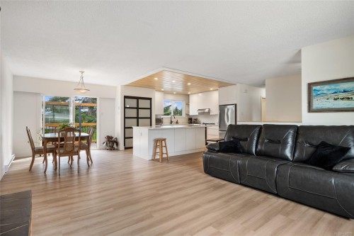 1925 Cougar Cres, Comox, BC 