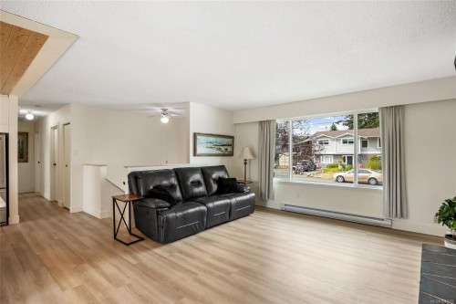 1925 Cougar Cres, Comox, BC 