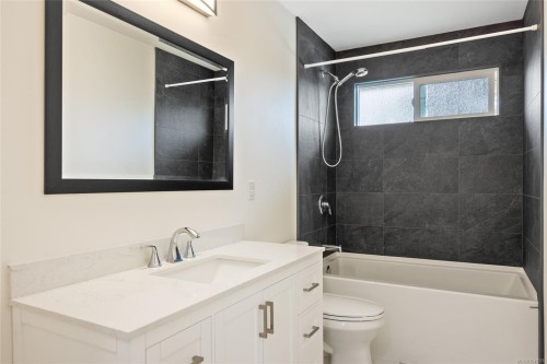 1925 Cougar Cres, Comox, BC 