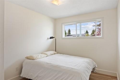 1925 Cougar Cres, Comox, BC 