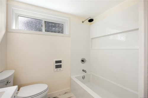 1925 Cougar Cres, Comox, BC 