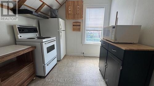 UPPER - 4138 DRUMMOND ROAD , Niagara Falls, Ontario L2E 6B9 2