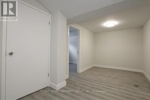 87 TULANE CRESCENT , Toronto, Ontario M3A 2C2 4
