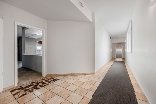 Hall d'entrée/Vestibule - 201-462 Rue St-Henri, La Prairie, QC - Indoor Photo Showing Other Room
