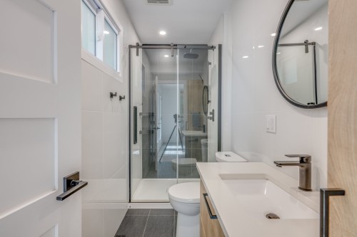 Bathroom - 1 Place De Chazelles, Lorraine, QC - Indoor Photo Showing Bathroom