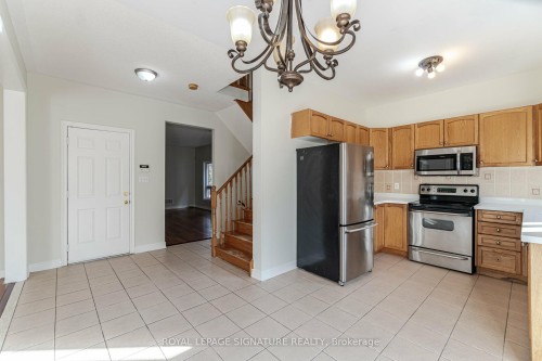 1015 Eager Road, Milton, ON - Indoor Photo Showing Kitchen