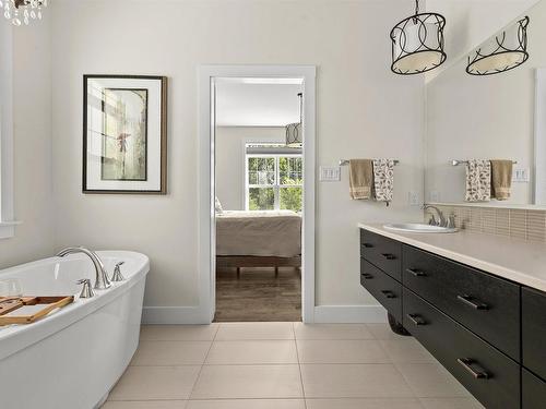 556 Duart Avenue, Fall River, NS - Indoor Photo Showing Bathroom