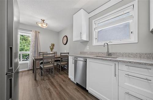 110 Laurent Dr, Winnipeg, MB - Indoor Photo Showing Kitchen