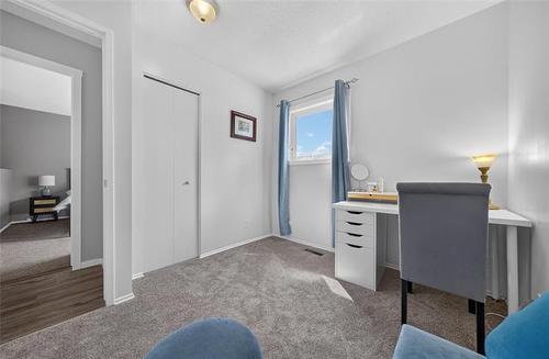 110 Laurent Dr, Winnipeg, MB - Indoor Photo Showing Office