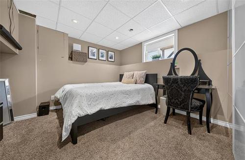 110 Laurent Dr, Winnipeg, MB - Indoor Photo Showing Bedroom