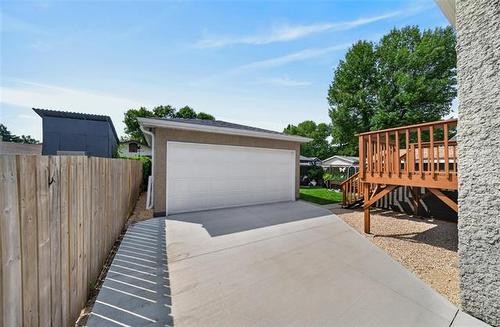 110 Laurent Dr, Winnipeg, MB - Outdoor With Exterior