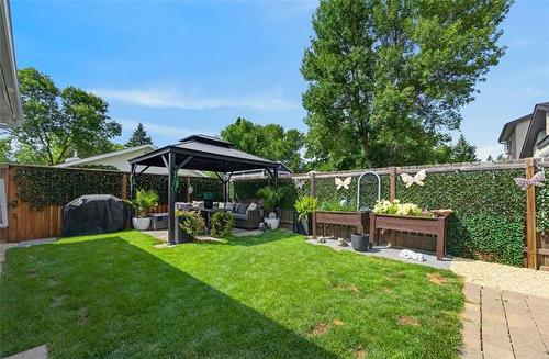 110 Laurent Dr, Winnipeg, MB - Outdoor With Backyard