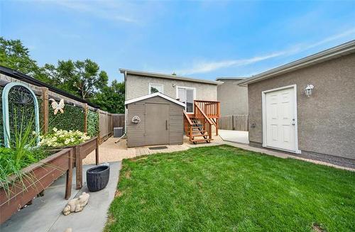 110 Laurent Dr, Winnipeg, MB - Outdoor With Exterior