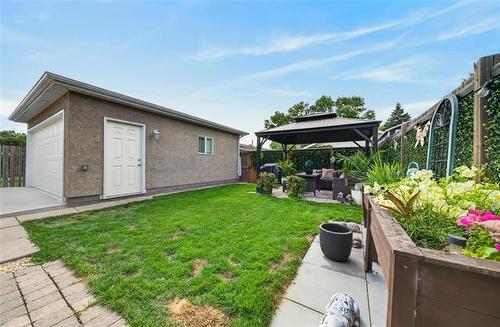 110 Laurent Dr, Winnipeg, MB - Outdoor With Exterior