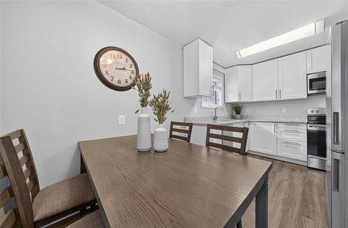 110 Laurent Dr, Winnipeg, MB - Indoor Photo Showing Kitchen