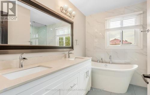 7136 Baywood Court, Mississauga, ON - Indoor Photo Showing Bathroom
