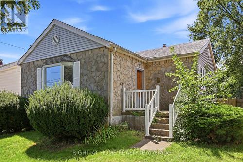 1290 STRATHY AVENUE  Mississauga, ON L5E 2K8