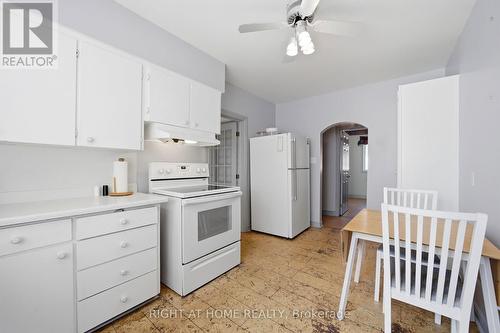 1290 Strathy Avenue, Mississauga, ON - Indoor Photo Showing Kitchen
