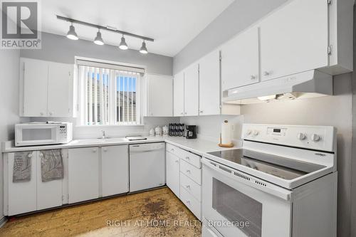1290 Strathy Avenue, Mississauga, ON - Indoor Photo Showing Kitchen