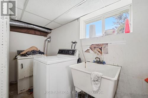 1290 Strathy Avenue, Mississauga, ON - Indoor Photo Showing Laundry Room