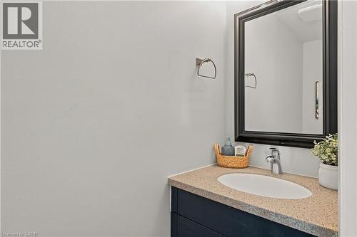 22 Driftwood Drive, Kitchener, ON - Indoor Photo Showing Bathroom