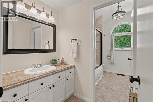 22 Driftwood Drive, Kitchener, ON - Indoor Photo Showing Bathroom